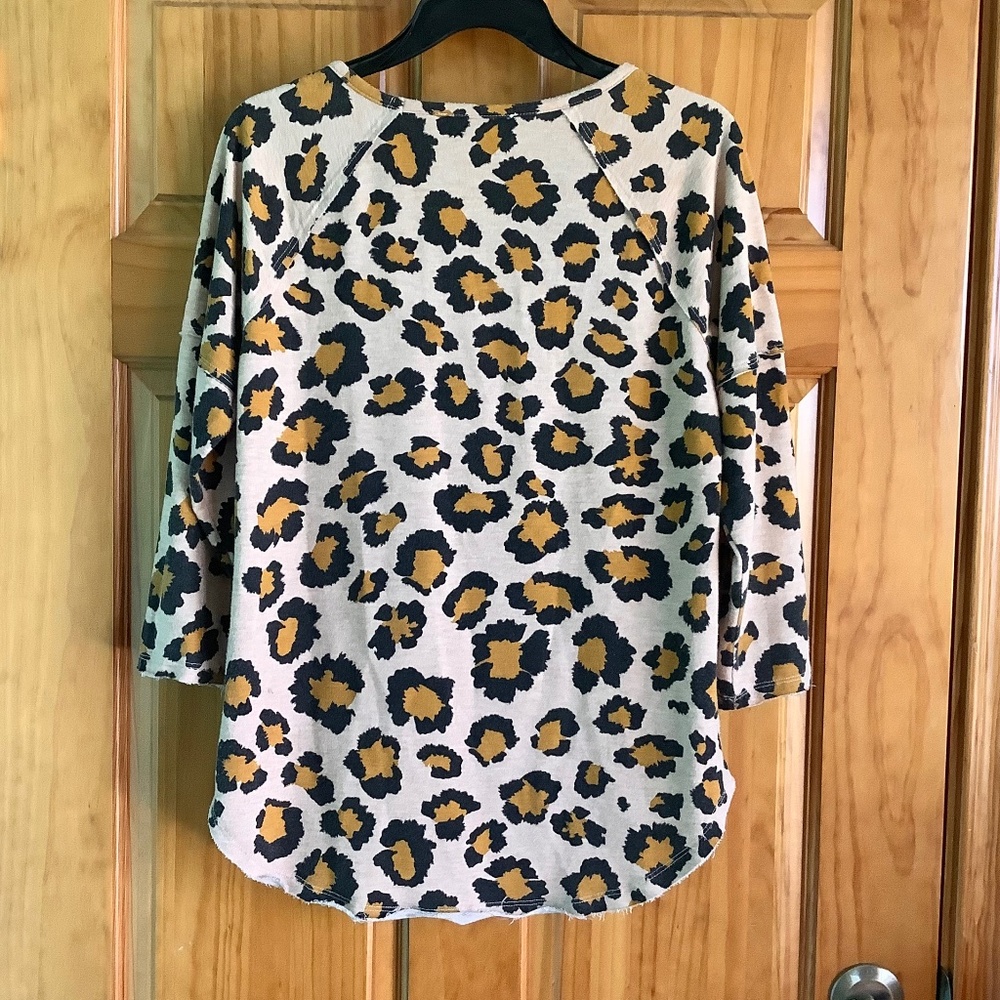 Women’s size small New Directions animal print top with 3/4 length sleeves - Picture 2 of 4